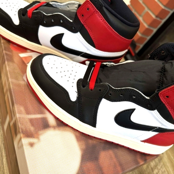 Nike Men's Sneakers with Red Soles - Picture 7 of 10